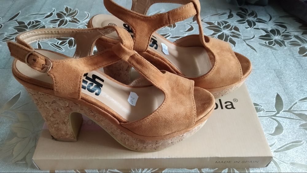 Продам босоножки , Испания, размер 36-37