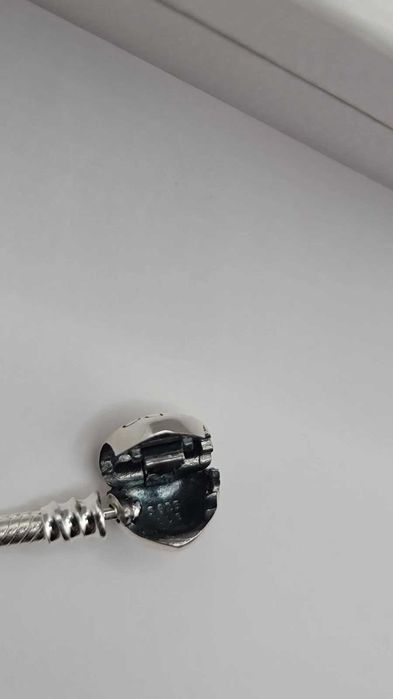 Гривна Пандора|Pandora