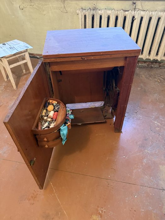 Продам швейную машинку