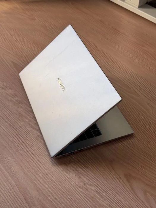 Huawei MateBook D 14 Laptop AMD Ryzen 5 8GB RAM Silver
