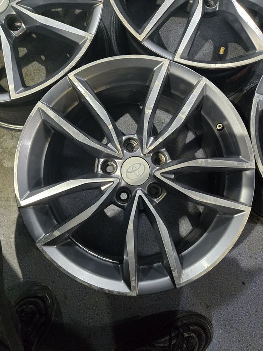 Продам диски на камри R17