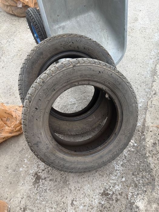 Продам 2 зимние шины 14 размера
