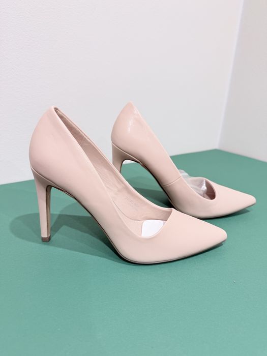 Обувки с висок ток