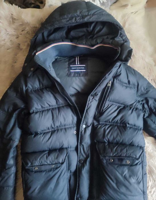 Vand / Schimb Geaca Ltd. Ed Tommy Hilfiger. CITITI DESCRIEREA.