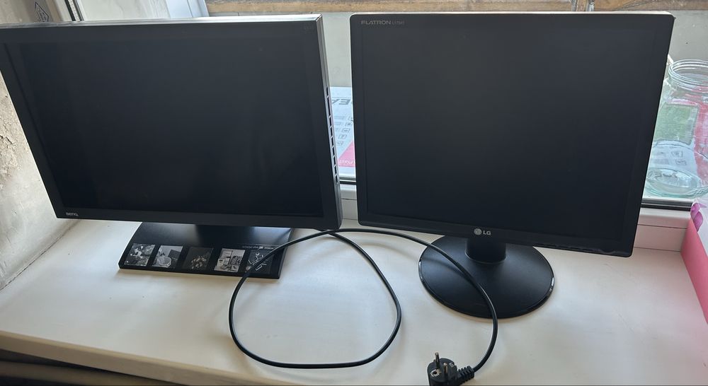 Продам два экрана на пк