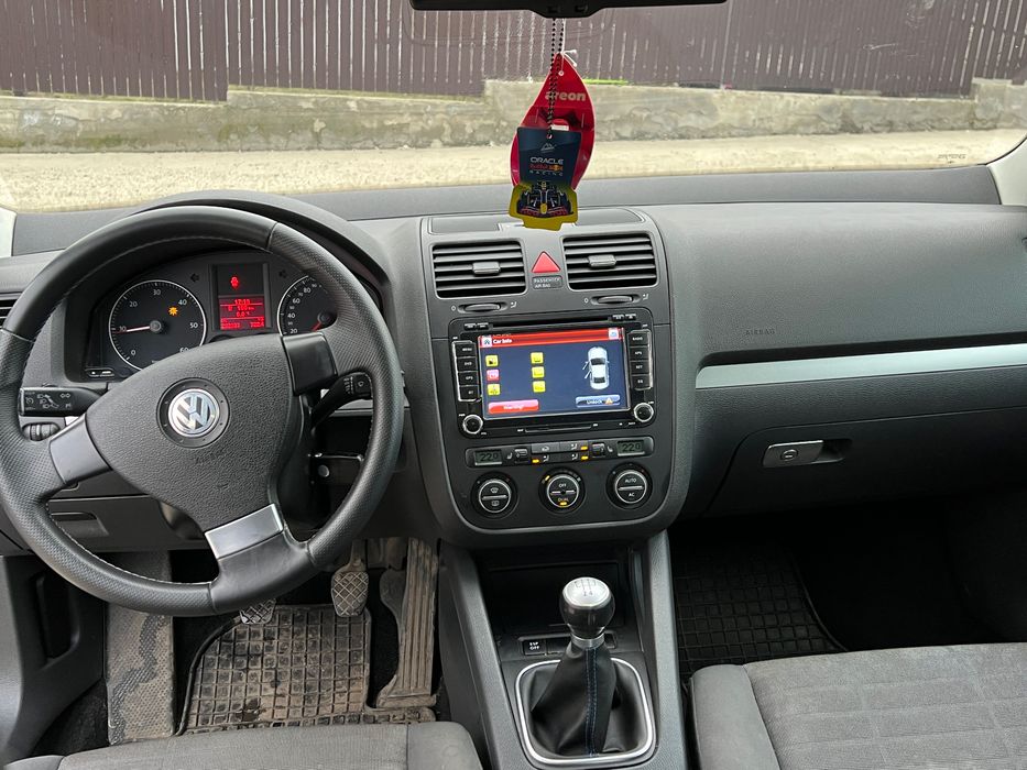 Vând golf 5 în stare bună de funcționare