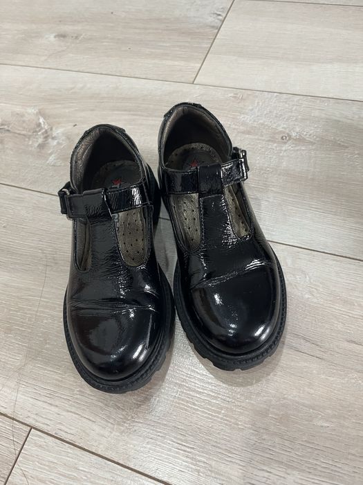 Продам туфли для девочек