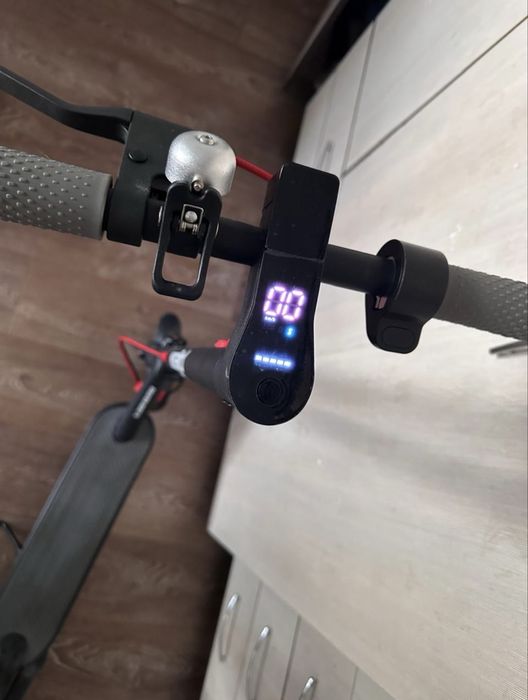 Продам Электросамокат Modernico