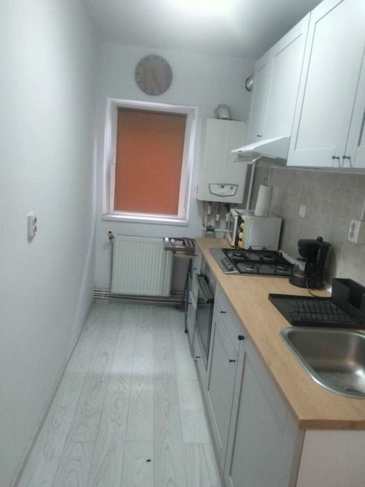 Închiriez garsonieră confort 1 in bloc de apartamente