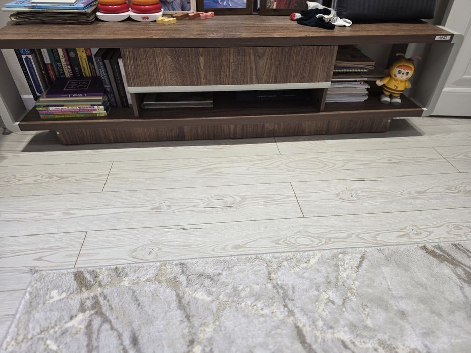 Продаётся тумба под телевизор AIKO