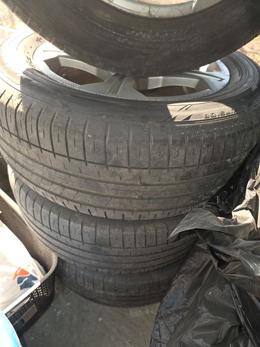 Se vinde un set jante si cucucuri de vara Mercedes, si un set caucucuri vara noi