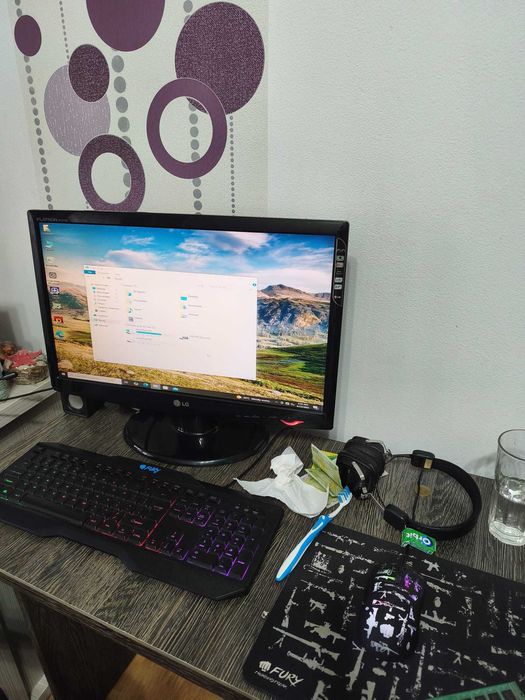 Monitor și unitate