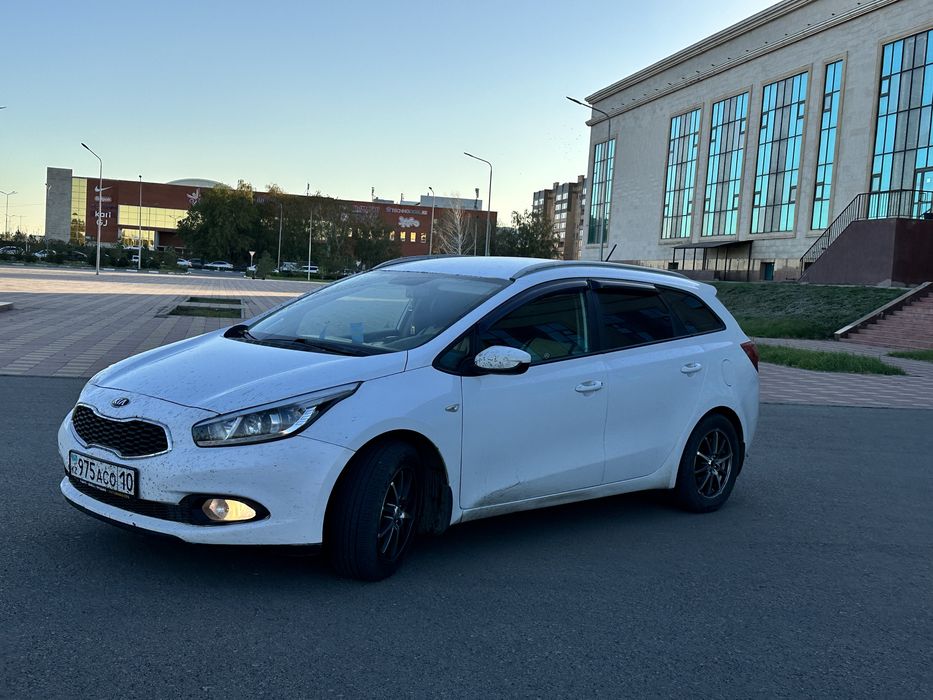 Продаётся автомобиль Киа Сид 2015 года