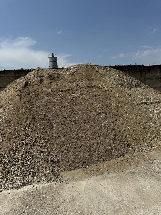 Agregate-sorturi (0-4,4-8,8-16,16-32) balastru,nisip galben.