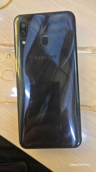 Samsung Galaxy A30