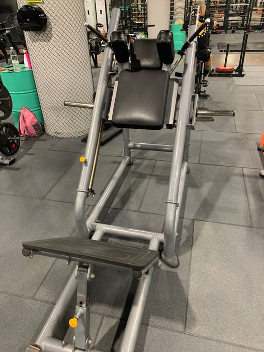 Лег преса и хак клек Matrix, лег преса Technogym
