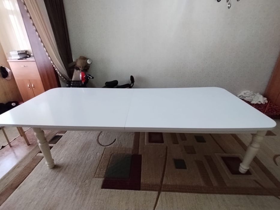 Стол со стульями