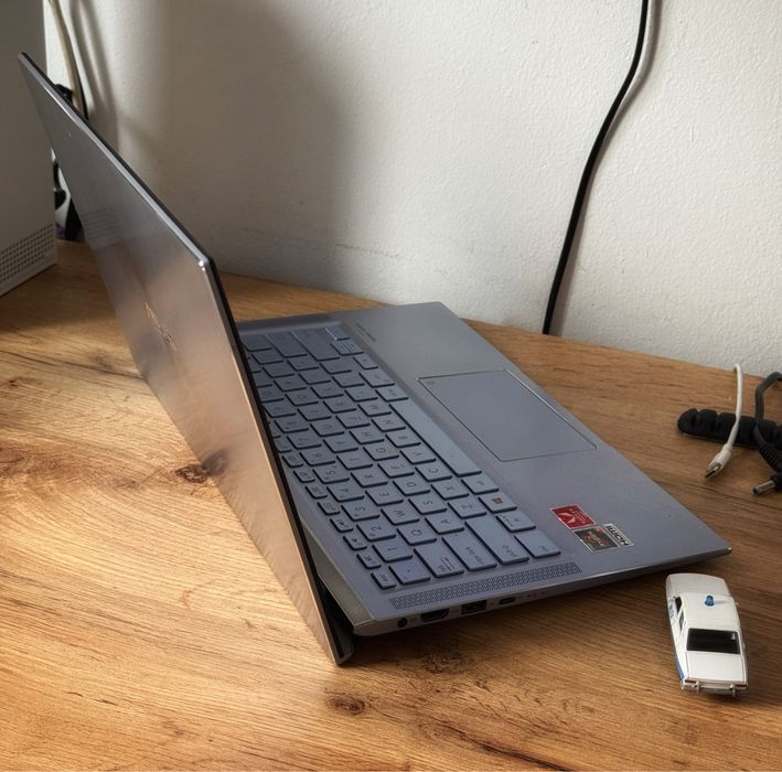 Laptop Office Asus ZenBook 14 / Ryzen 5 3500 / 8GB Ram