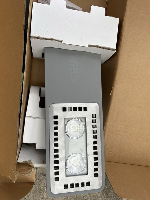 Lampa led 4 sau 2