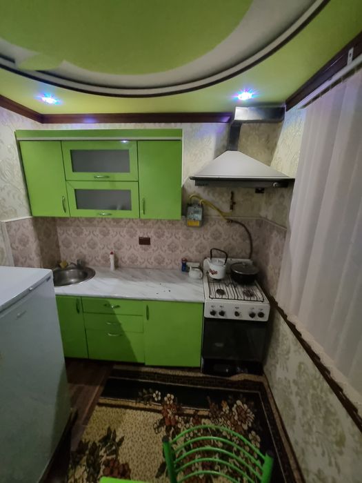 Uy sotiladi 2 xona 2-etaj 11-dom 35-xona