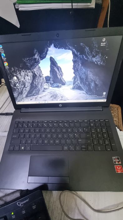 Laptop HP Ryzen5 8g ram ssd128 gb