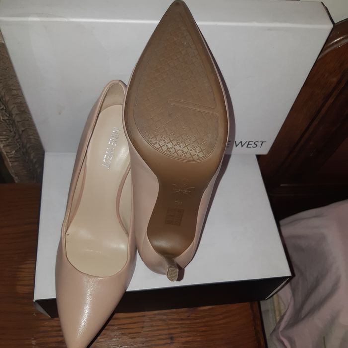 Pantofi  cu toc din piele naturală Nine West