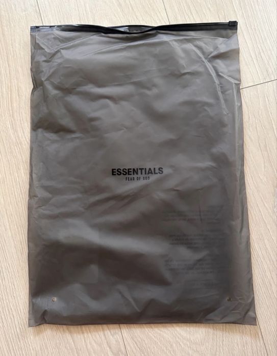 Pantaloni scurti Essentials-Disponibile in toate marimile