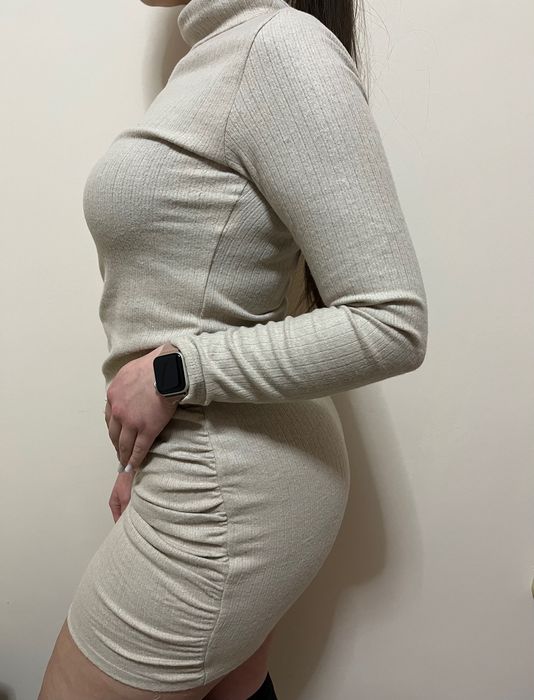 Рокля с дълъг ръкав