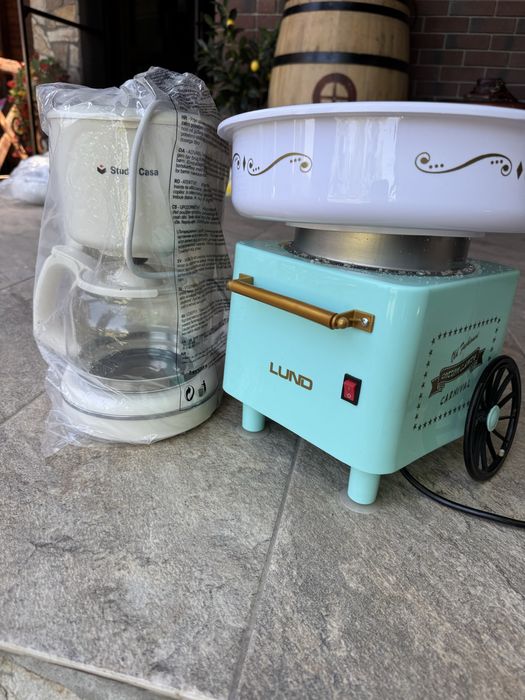Vand aparat de facut vata de zahar( folosit de careva ori) si cafetiera noua Studio casa