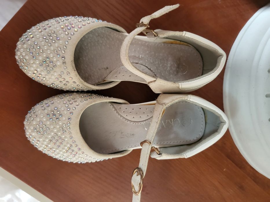 Продам детскую обувь