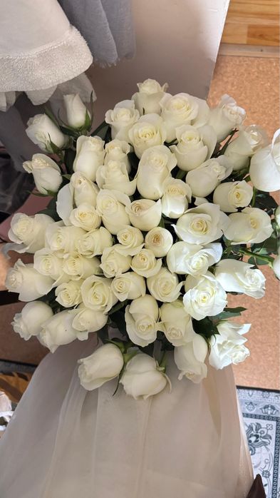 Белые розы 51 шт