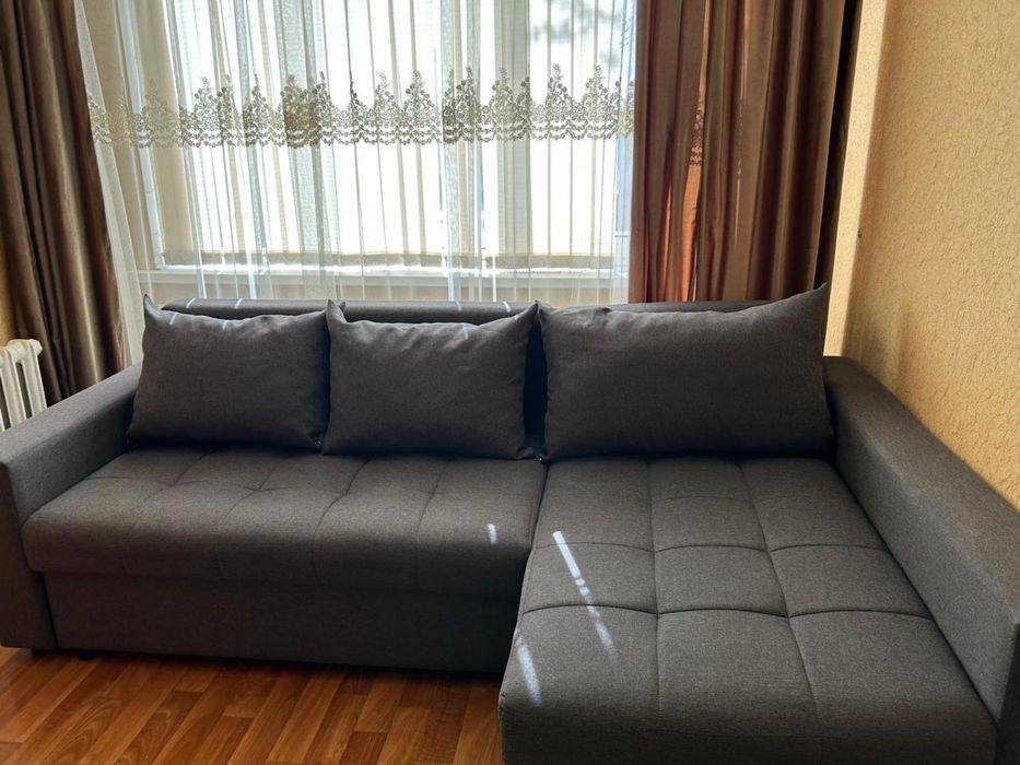 Продам угловой диван. В хорошем состояние.