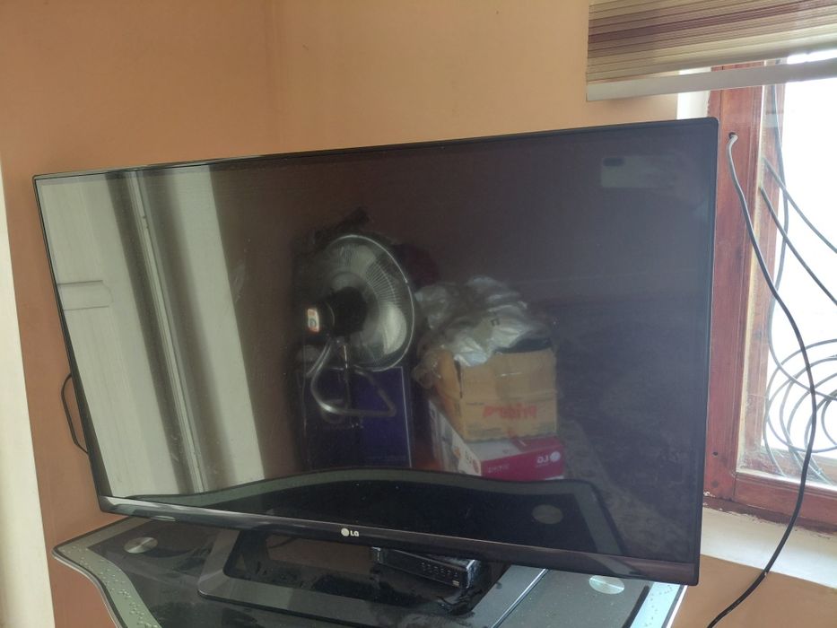 LG телевизор,б/у Диоганаль  109(43дюйм))