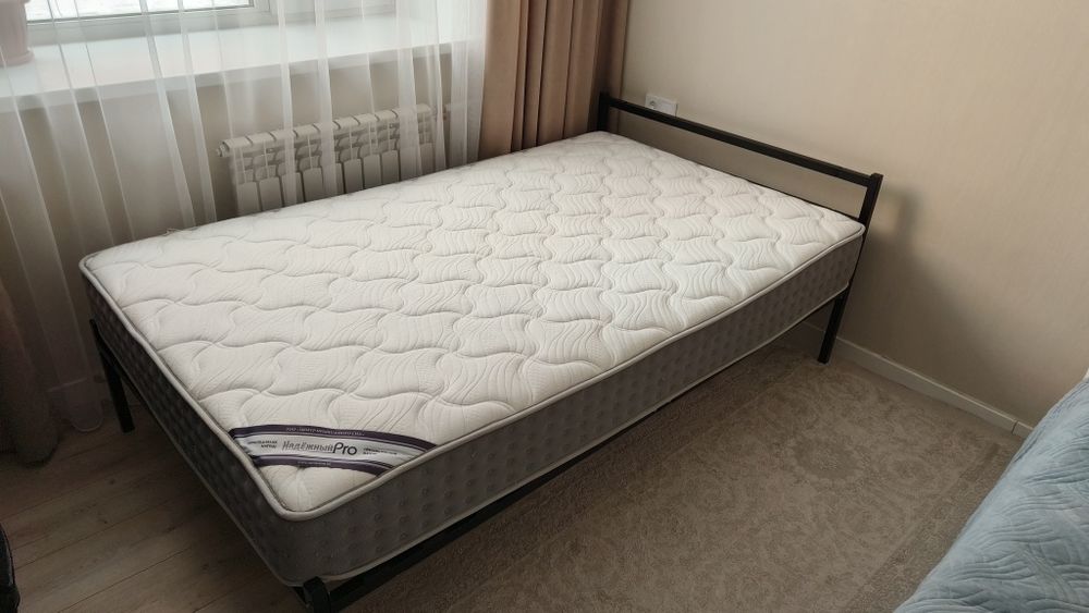 Продам Кровать с матрасом