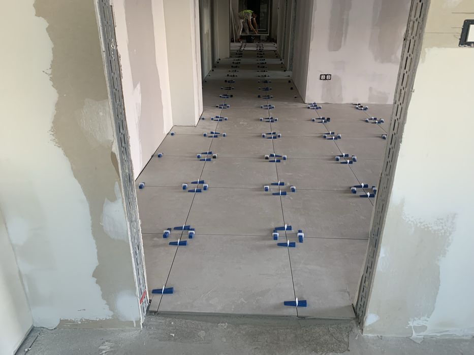 Execut lucrari constructii. Amenajari interioare/exterioare