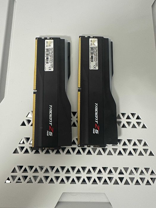 *GARANTIE LIFETIME* Memorie RAM DDR5 G.Skill Trident Z5 RGB 32GB (2x16) DDR5-7200Mhz CL34 Dual Channel