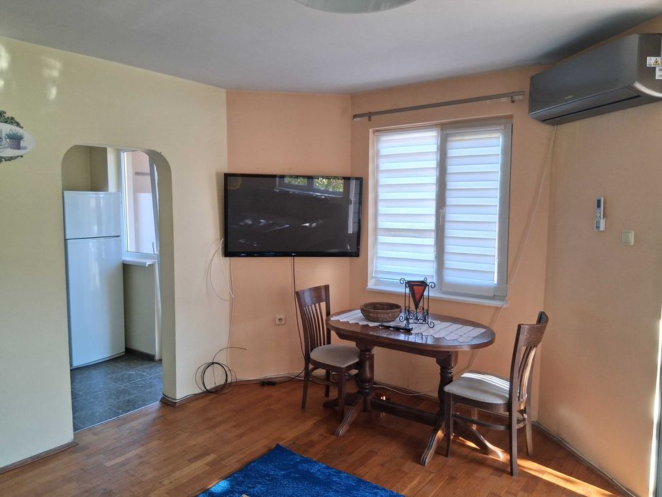 Дава се под наем Двустаен апартамент в Шумен, Център - 70 кв.м за 357 € - Снимка #4