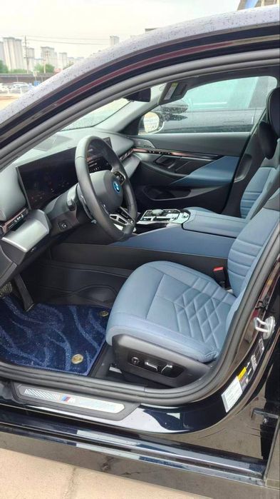 BMW i5 35L eDrive 2025 йил