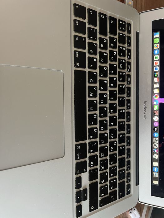 Apple MacBook Air 13 A1466 [i5 / 4GB / 128GB]