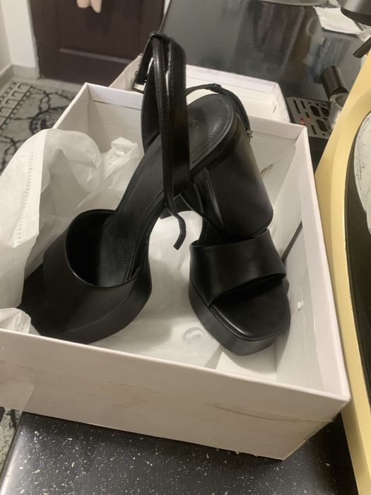 Sandale Stradivarius