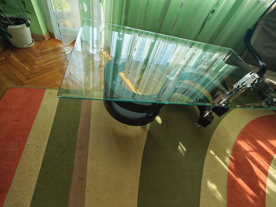 Стъклена Холна маса