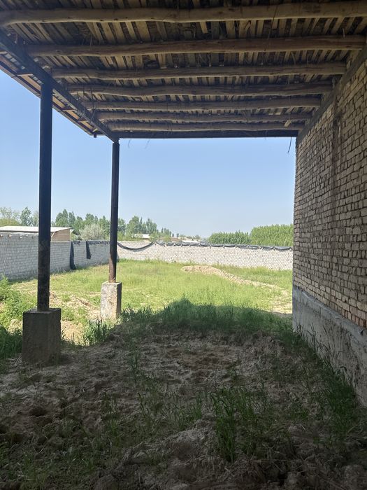 Yangi uy sotiladi! Tarsavoy joyda, ferma uchun ham juda qulay!