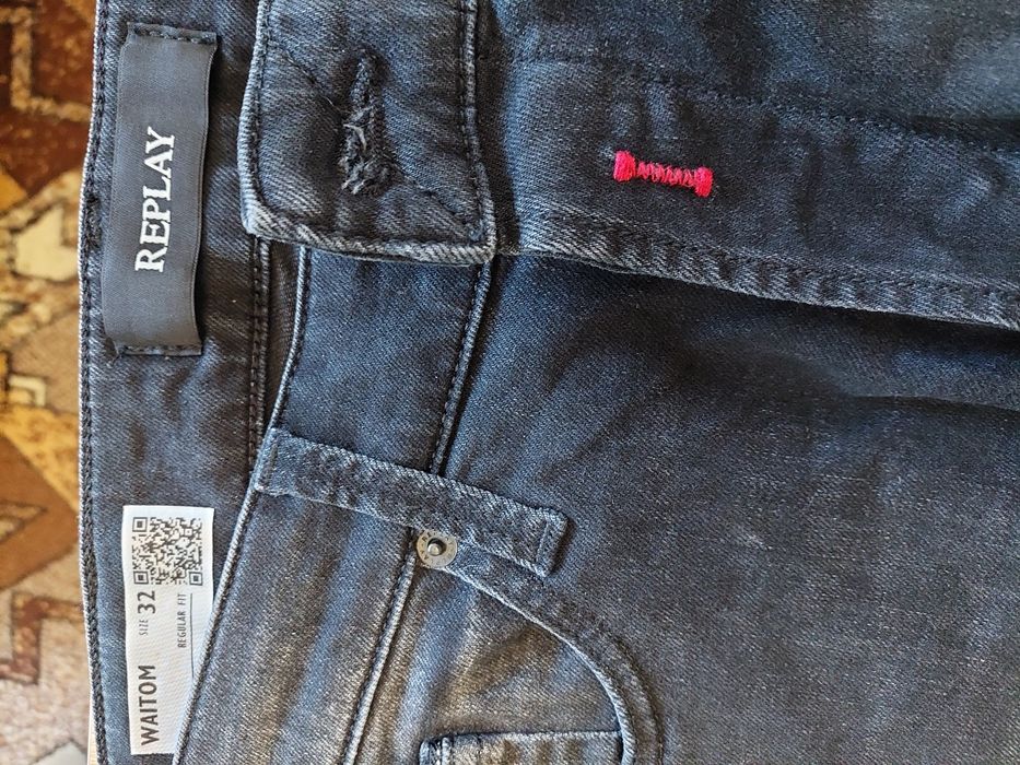 черни дънки Replay Waitom в размер 32 с права кройка (regular fit)