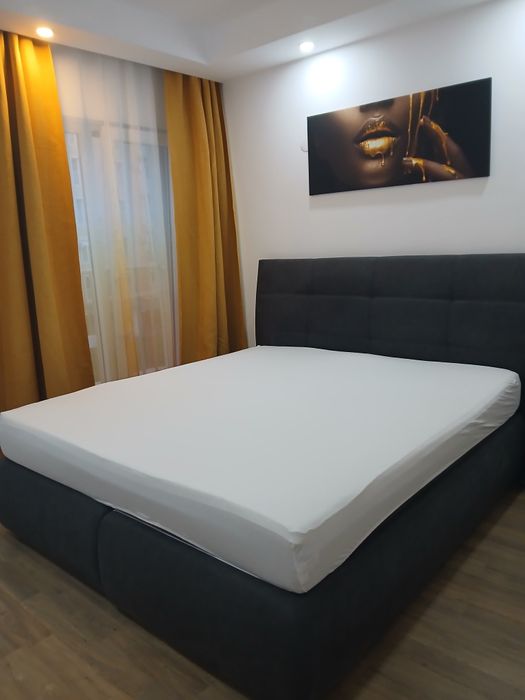 Închiriere apartament cu vedere la piscină  în  Cosmopolis