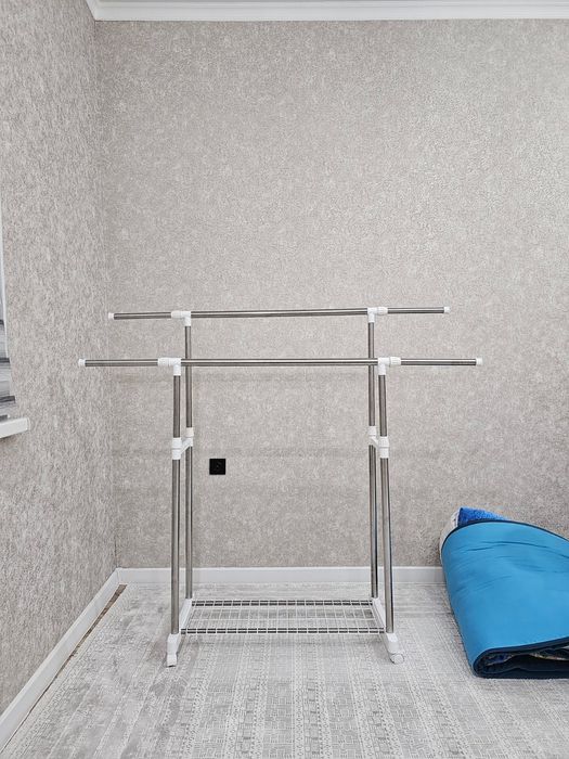Продам вешалку для одежды