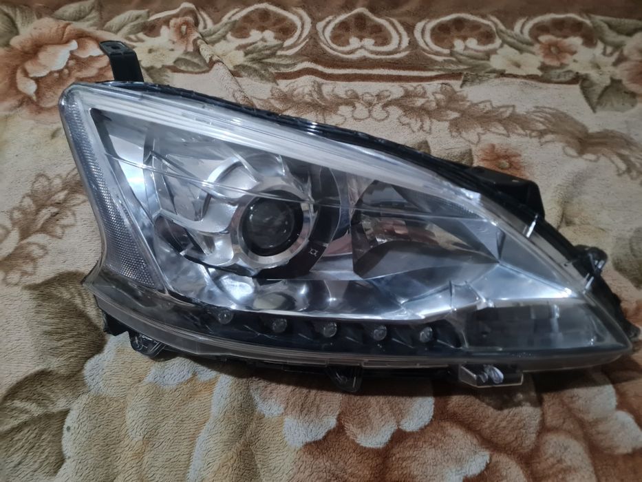 Фара на ниссан SENTRA B17