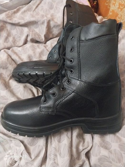 Ботинка сотилади