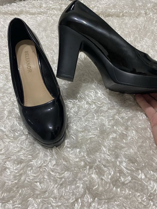 Продам черный туфли на каблуке