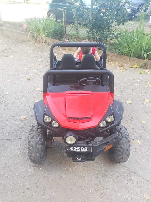 Mașinuță electrică copii 4x4 (4 motoare), 2 locuri, tip jeep – stare bună