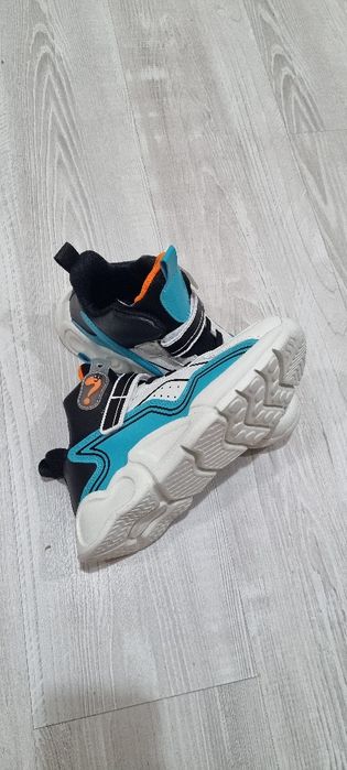 Adidasi băieți nr 38